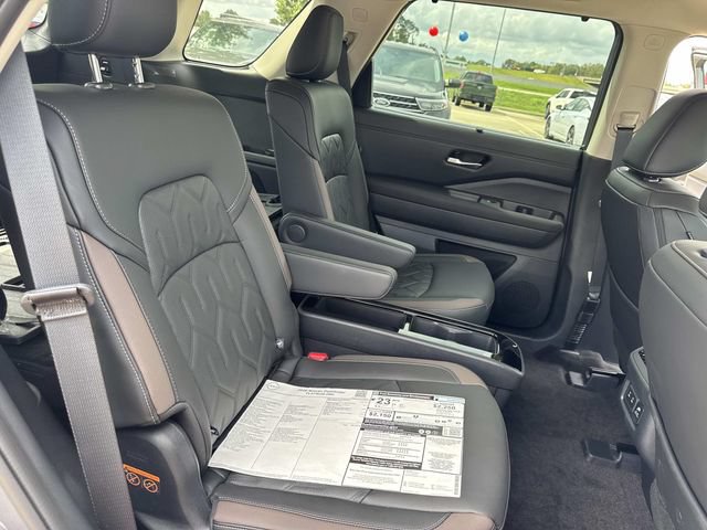 New 2026 Nissan Pathfinder Platinum FWD image 12