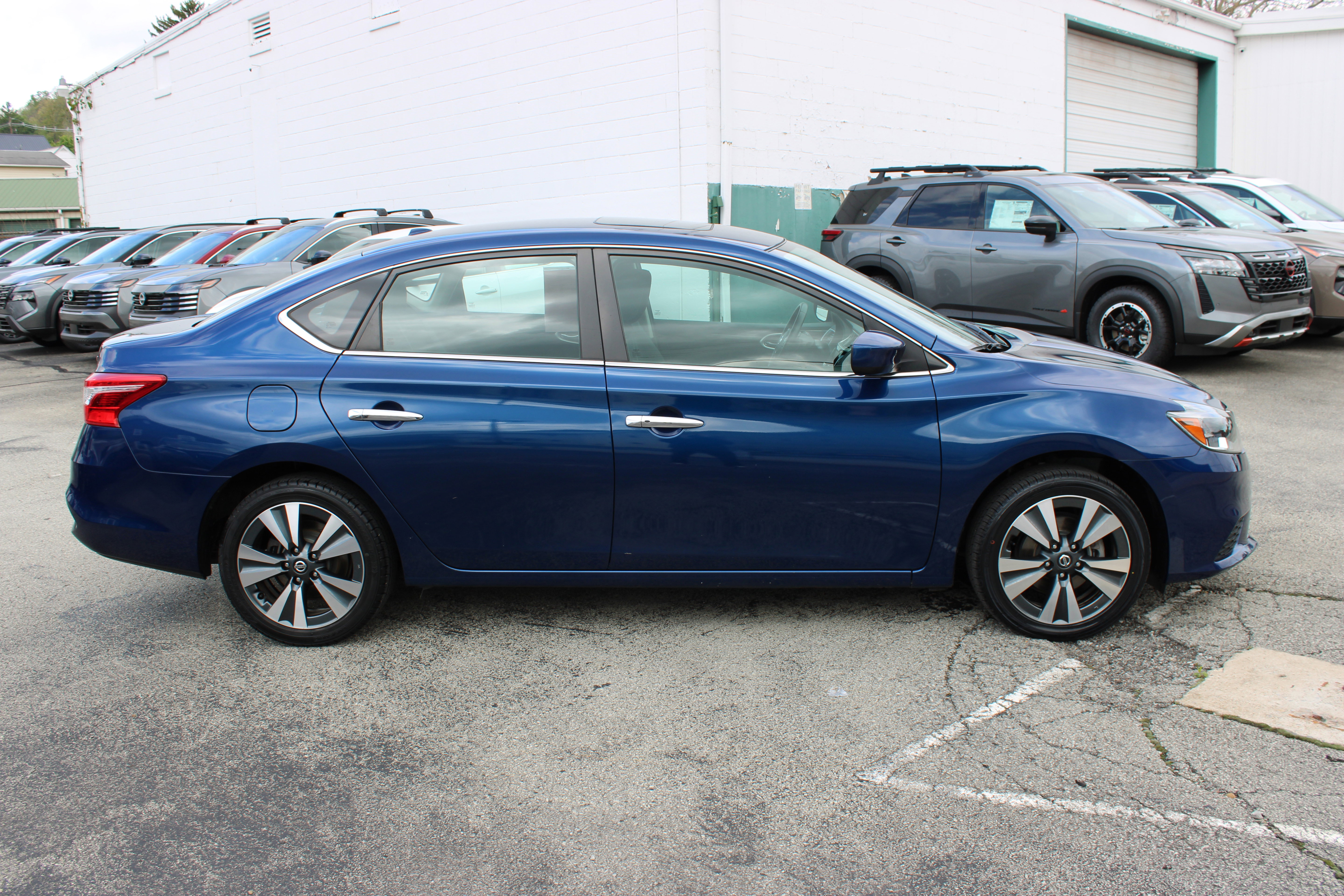 Used 2019 Nissan Sentra SV w/ Special Edition Package FWD image 7