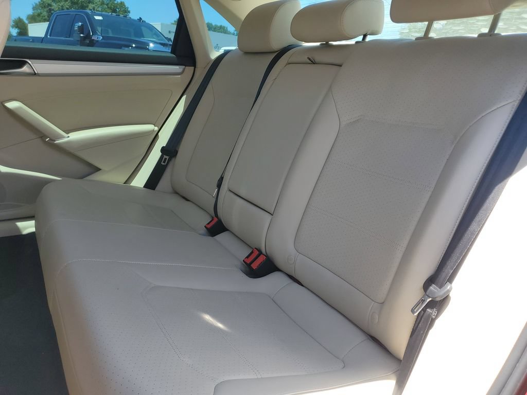 Used 2019 Volkswagen Passat 2.0T Wolfsburg w/ Wheels & Sunroof Package FWD image 10