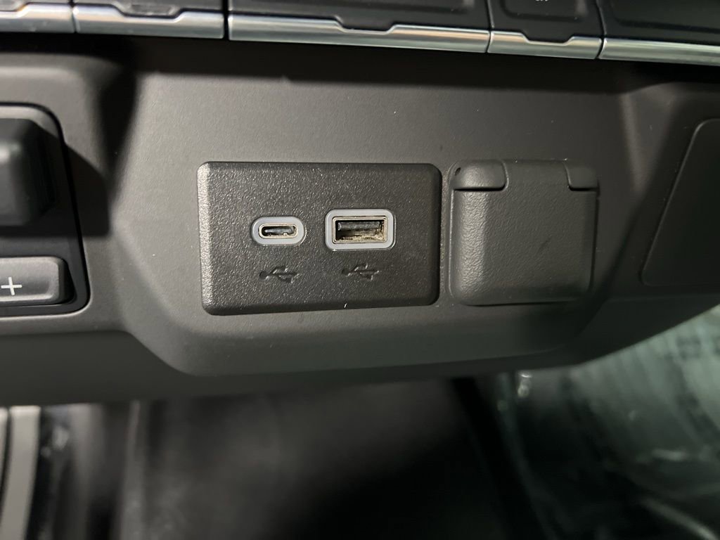 Used 2025 Chevrolet Silverado 3500 W/T image 34