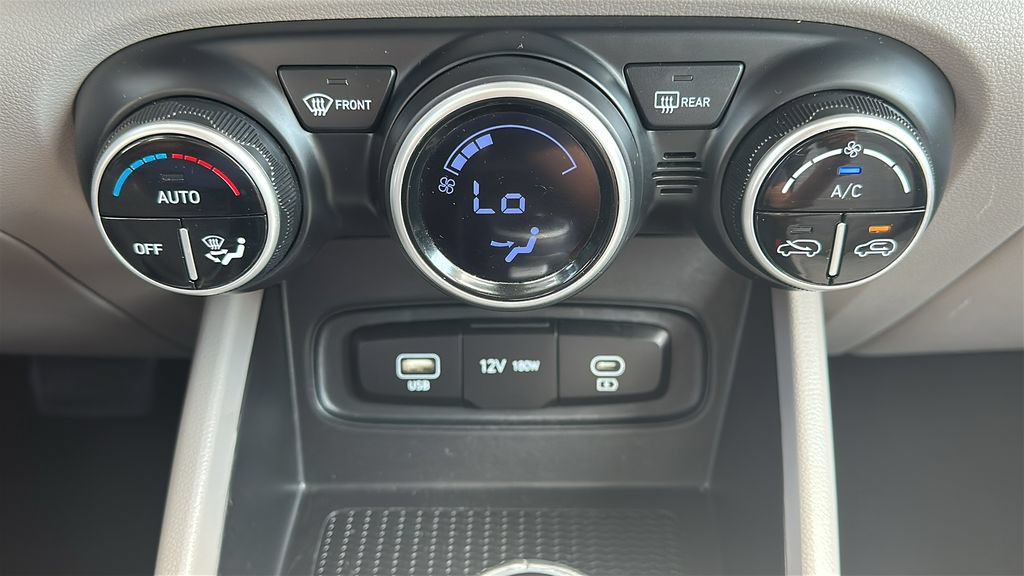 Used 2025 Hyundai Venue SEL FWD image 26
