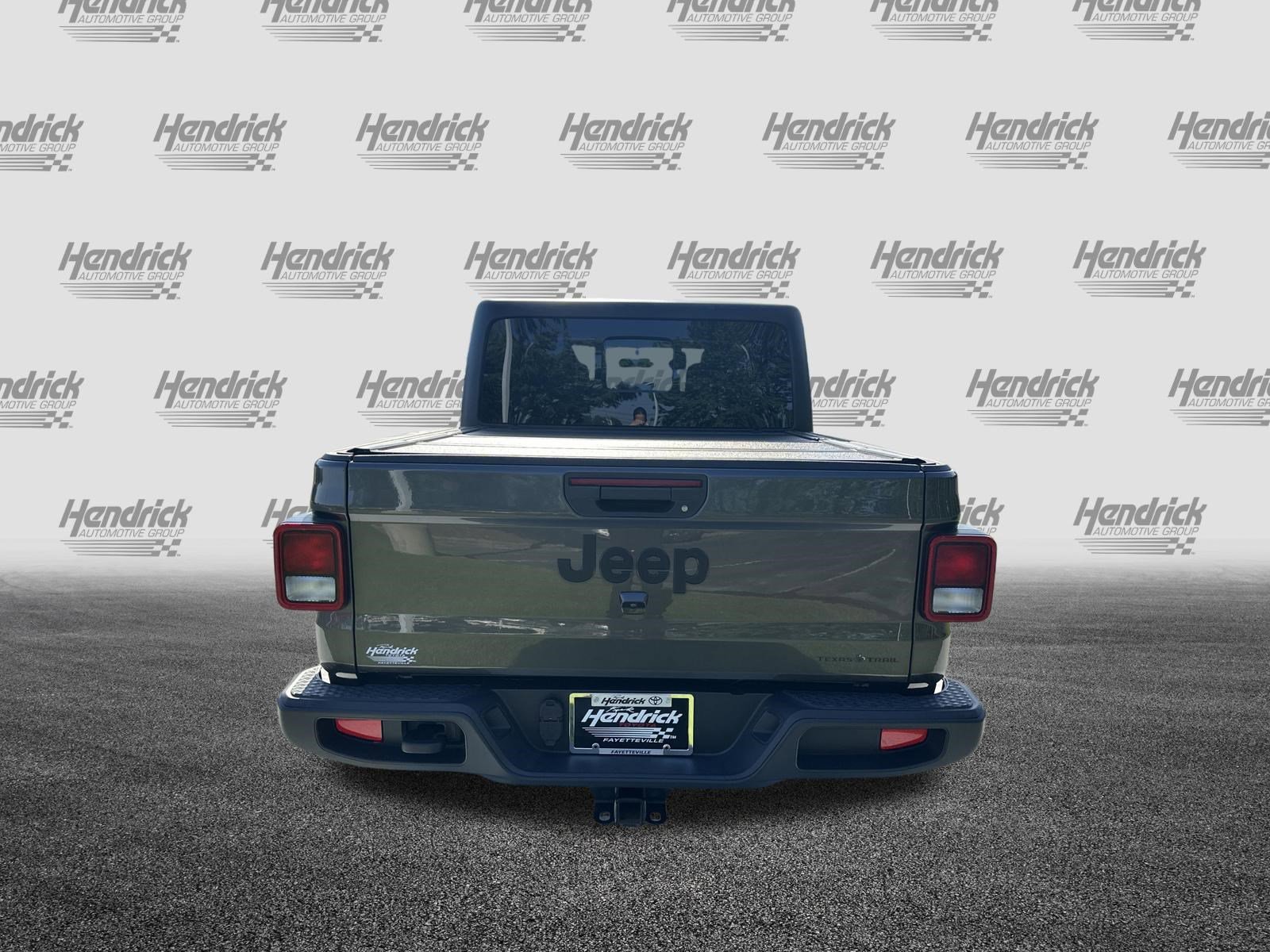 Used 2022 Jeep Gladiator Sport AWD/4WD image 9