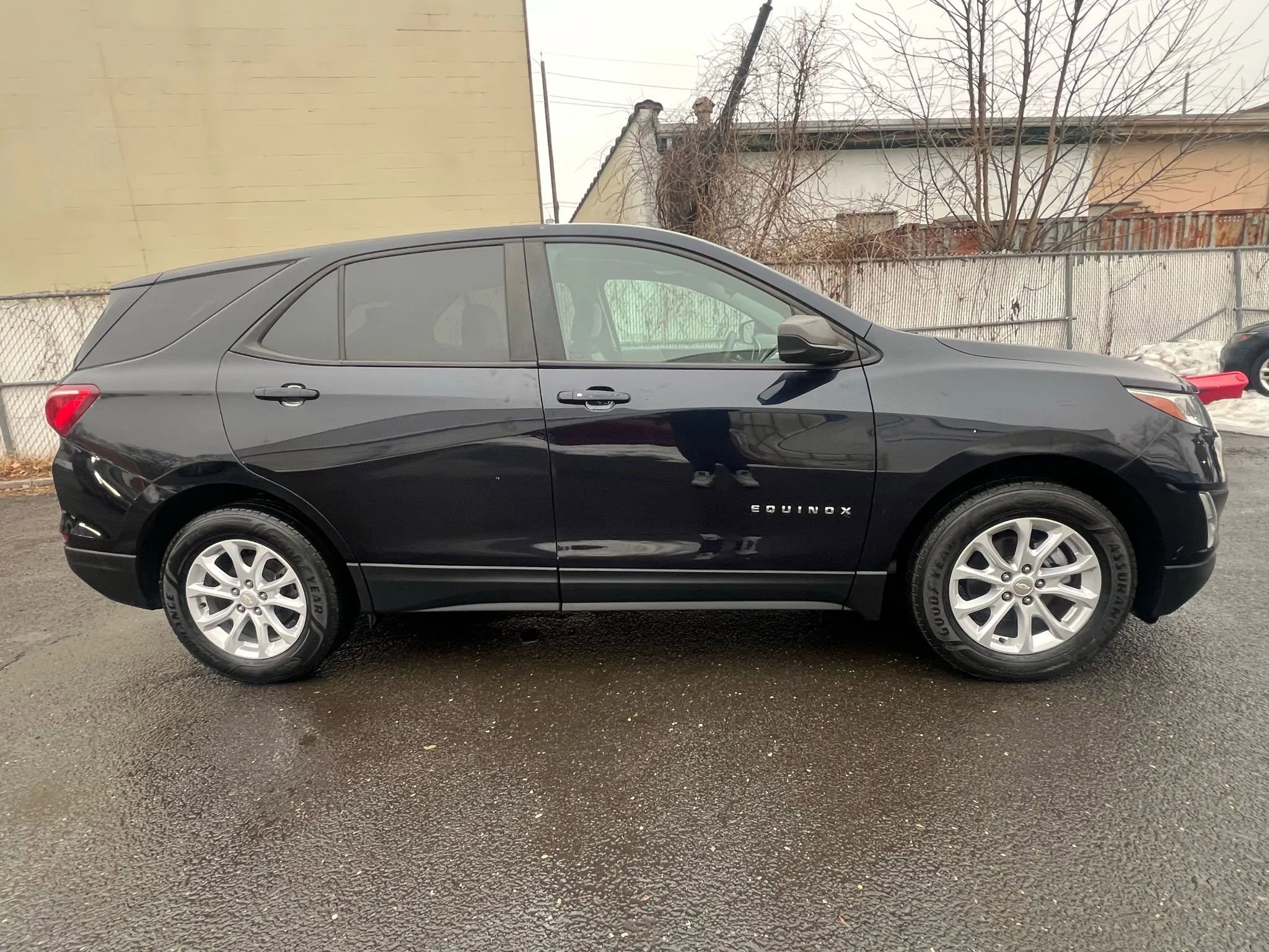 Used 2020 Chevrolet Equinox LS AWD/4WD image 4
