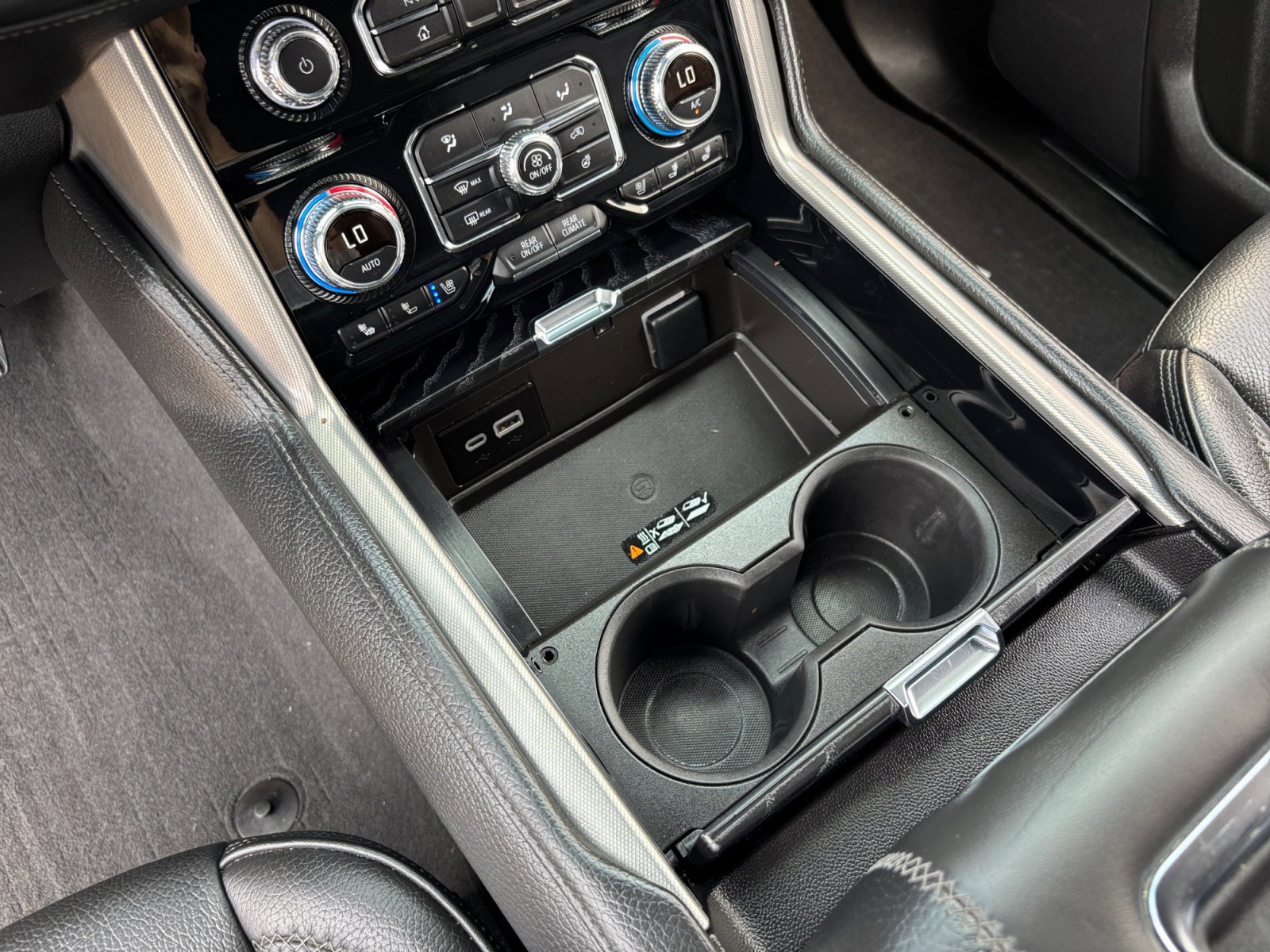 Used 2023 GMC Yukon Denali w/ Advanced Technology Package image 15