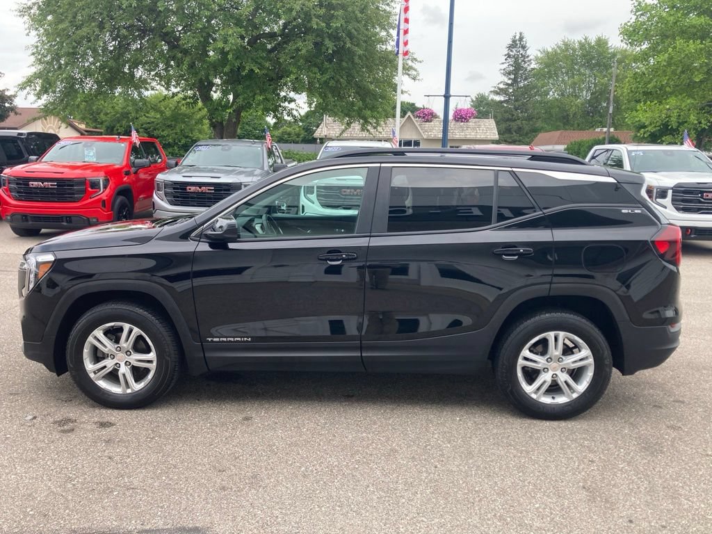 Certified 2024 GMC Terrain SLE w/ Driver Convenience Package AWD/4WD image 8
