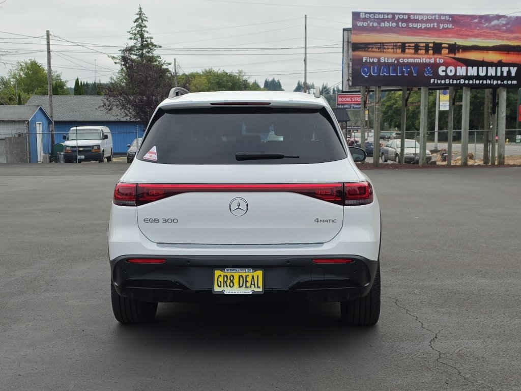 Used 2023 Mercedes-Benz EQB 300 4MATIC image 8