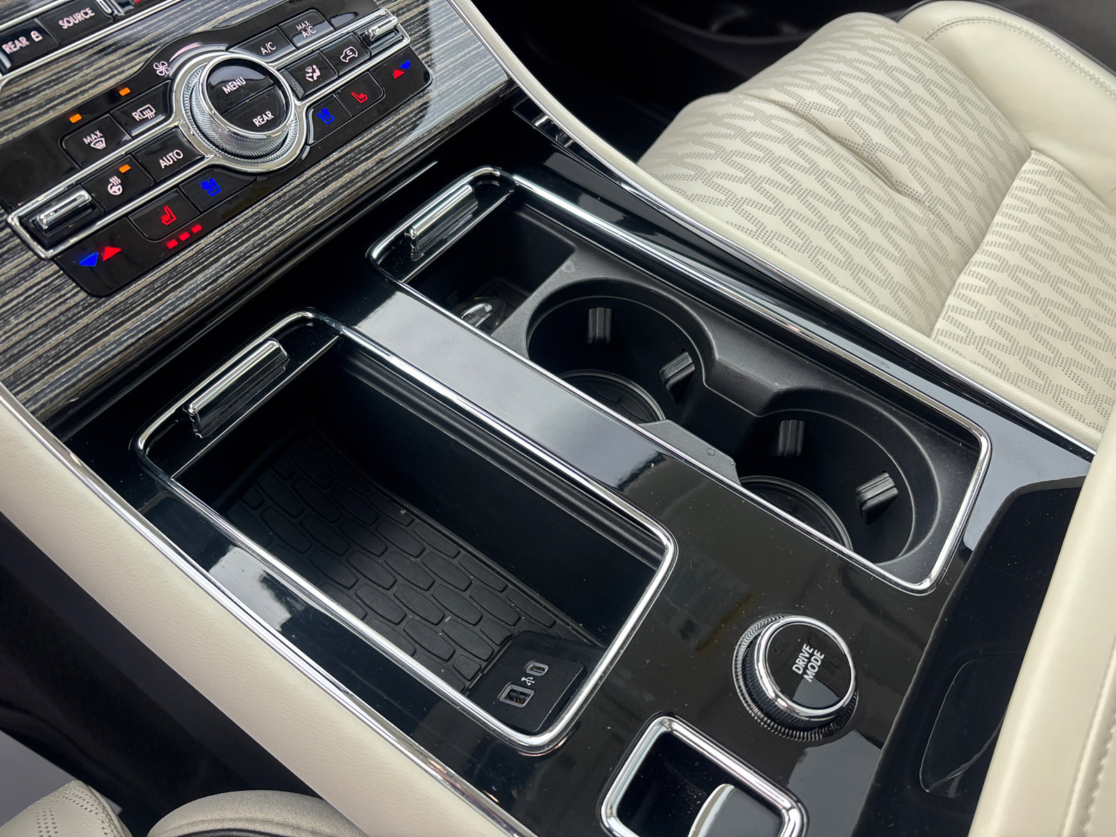 Certified 2023 Lincoln Aviator Black Label Grand Touring image 23