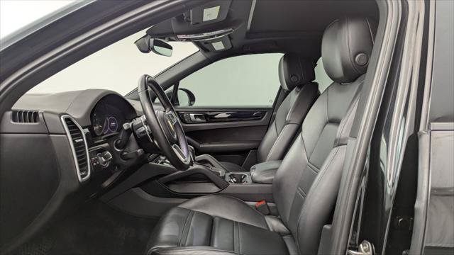 Used 2023 Porsche Cayenne Platinum Edition AWD/4WD image 12
