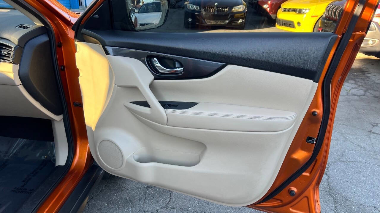 Used 2017 Nissan Rogue SV image 28