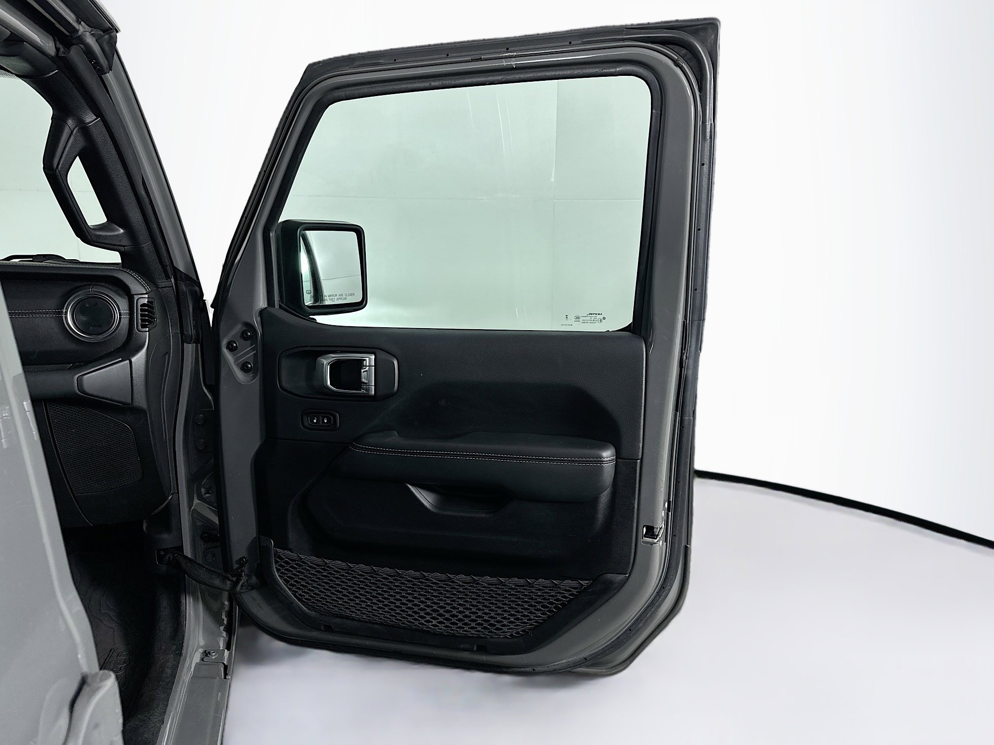 Used 2023 Jeep Wrangler Sahara image 31