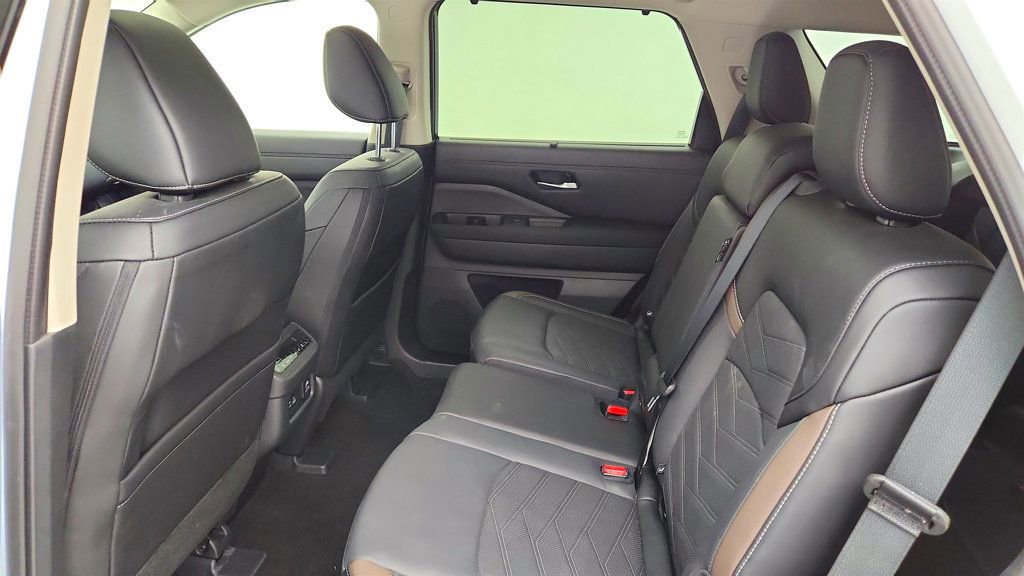 Used 2025 Nissan Pathfinder Platinum w/ Cargo Package AWD/4WD image 21
