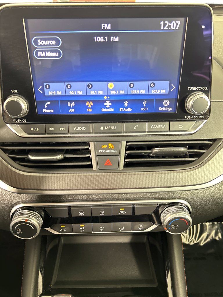 Used 2024 Nissan Altima 2.5 SR FWD image 14