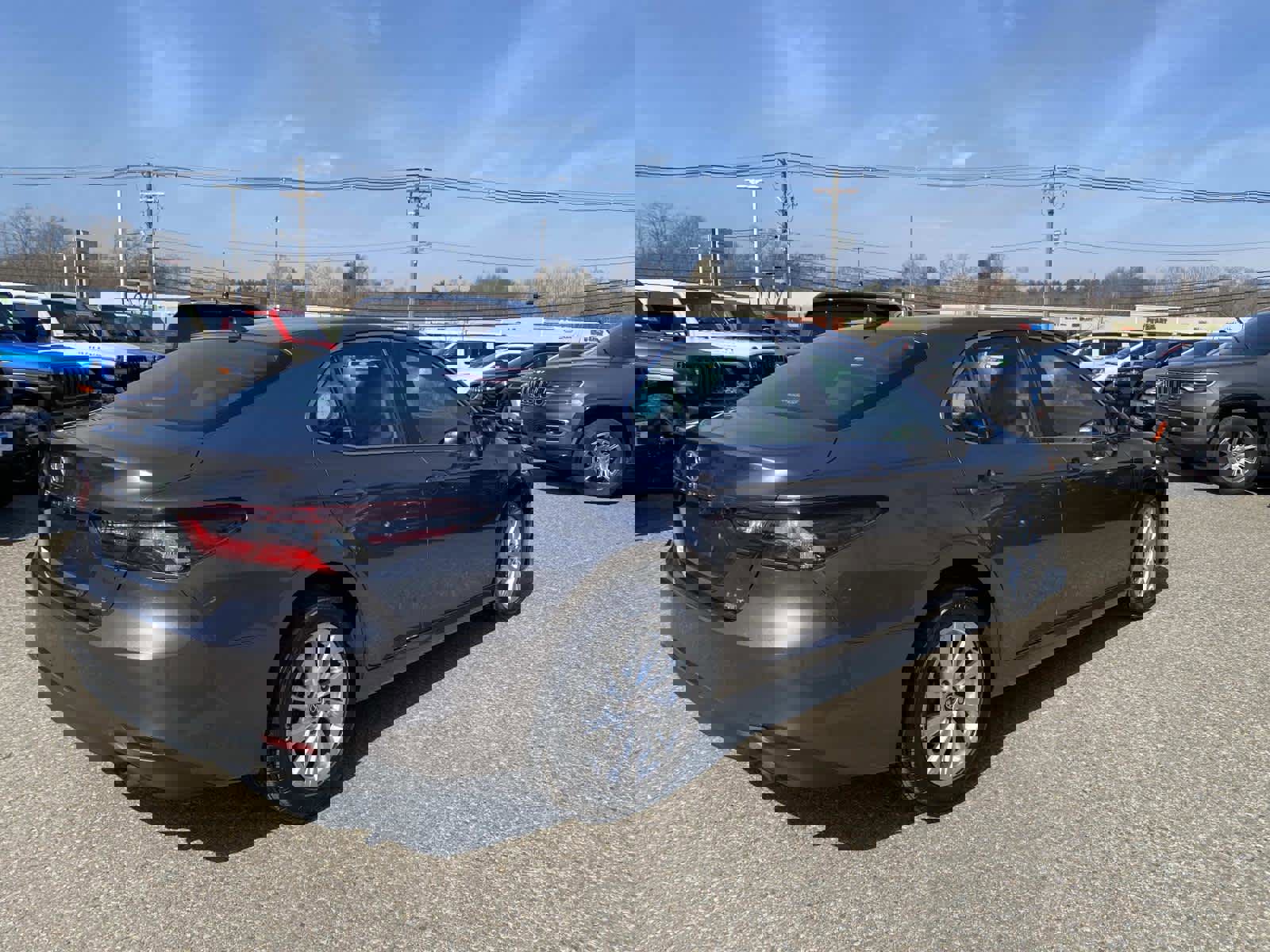 Used 2023 Toyota Camry LE image 3