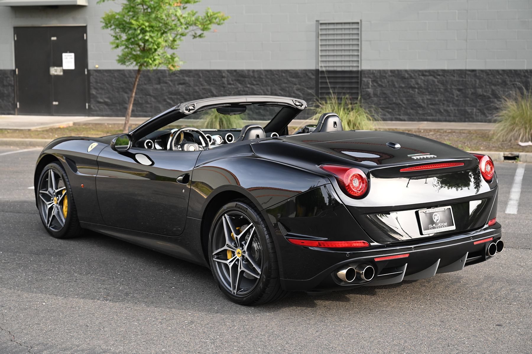 Used 2016 Ferrari California T RWD image 5