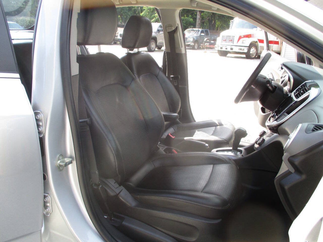 Used 2018 Chevrolet Sonic Premier FWD image 21