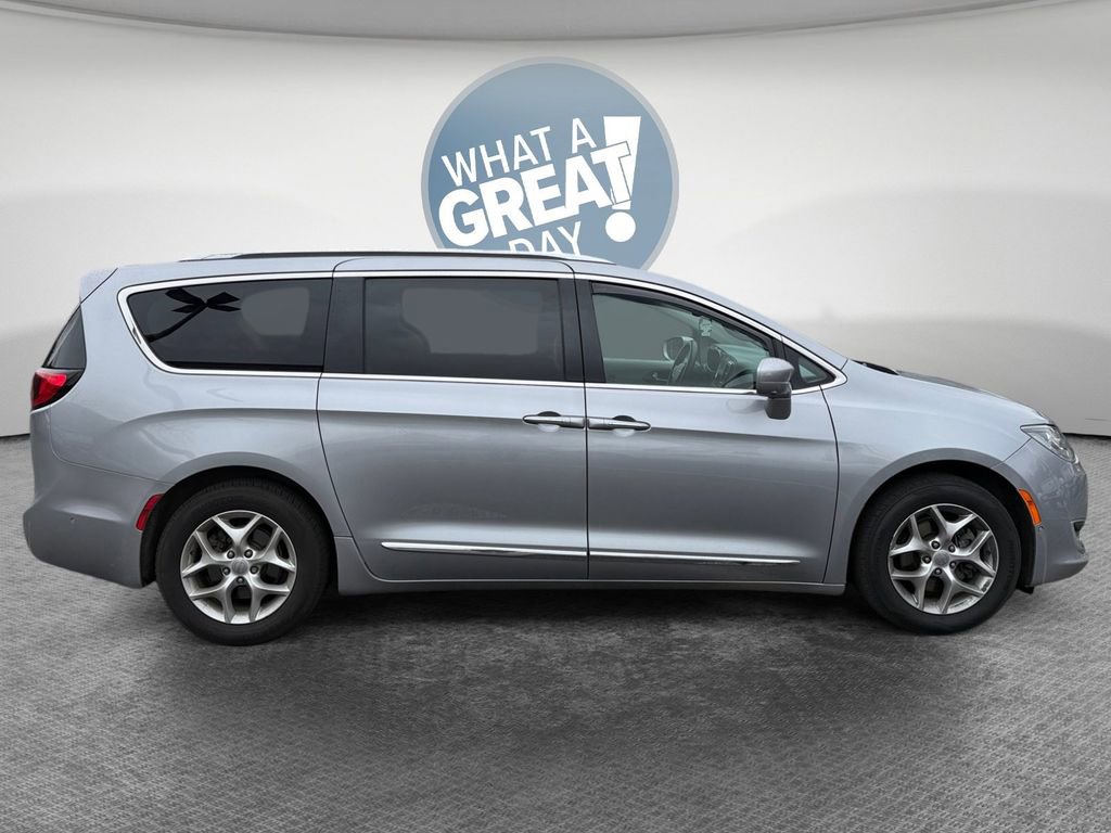 Used 2020 Chrysler Pacifica Touring-L Plus w/ Tire & Wheel Group image 2
