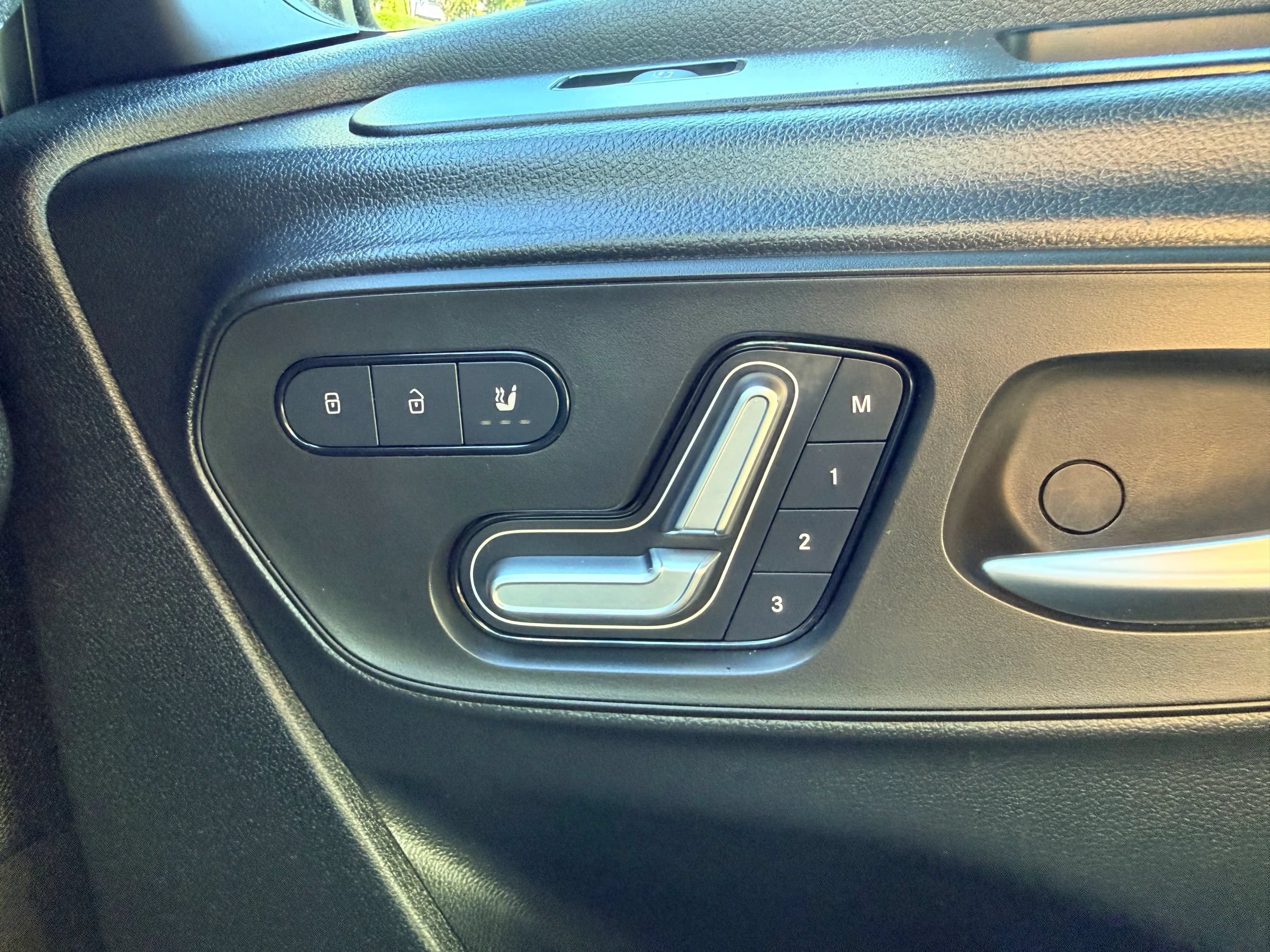 Used 2023 Mercedes-Benz Sprinter 2500 image 28