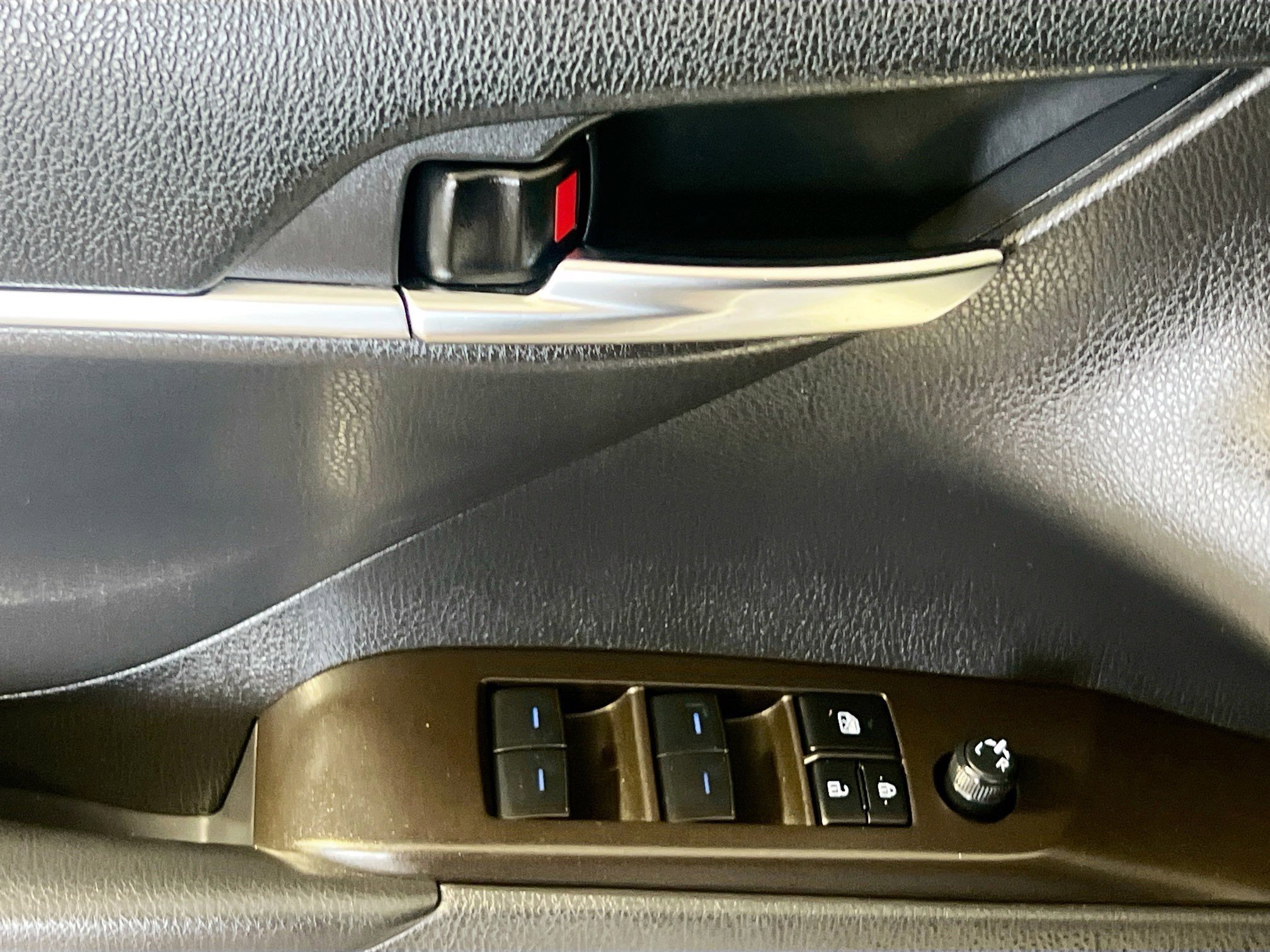 Used 2022 Toyota Camry LE image 16