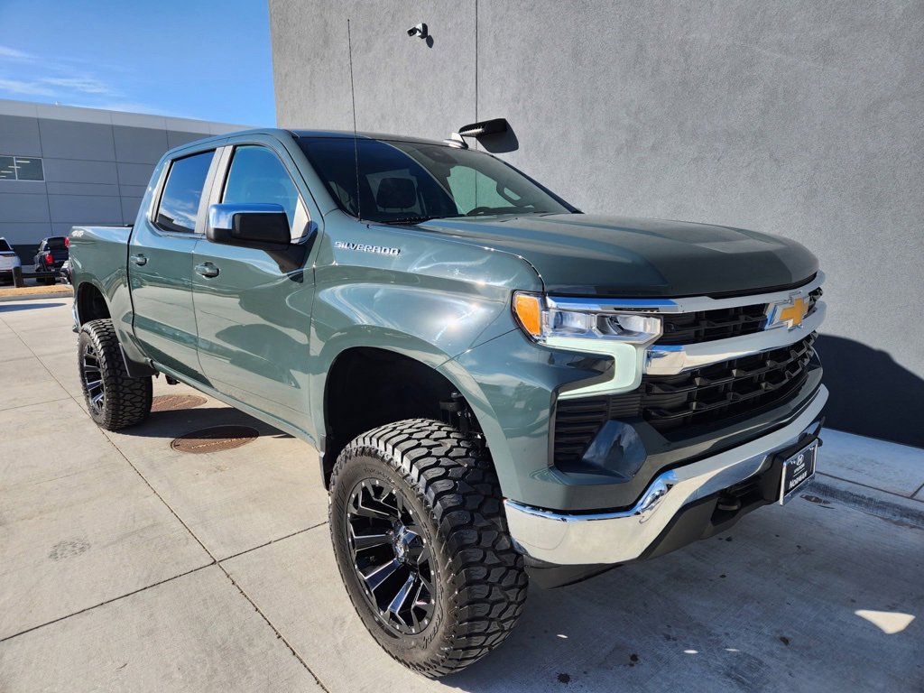 Used 2025 Chevrolet Silverado 1500 LT image 3