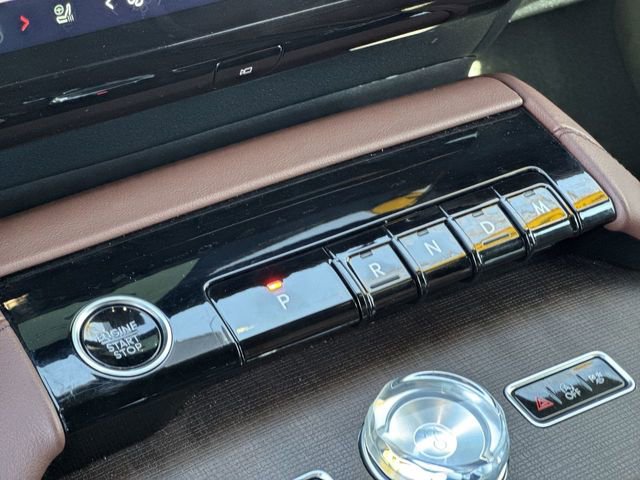 Used 2025 Lincoln Navigator Reserve image 16