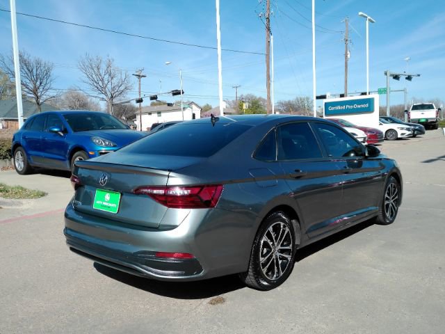 Used 2023 Volkswagen Jetta Sport image 6