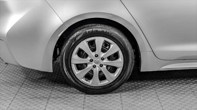 Used 2021 Toyota Corolla LE FWD image 32