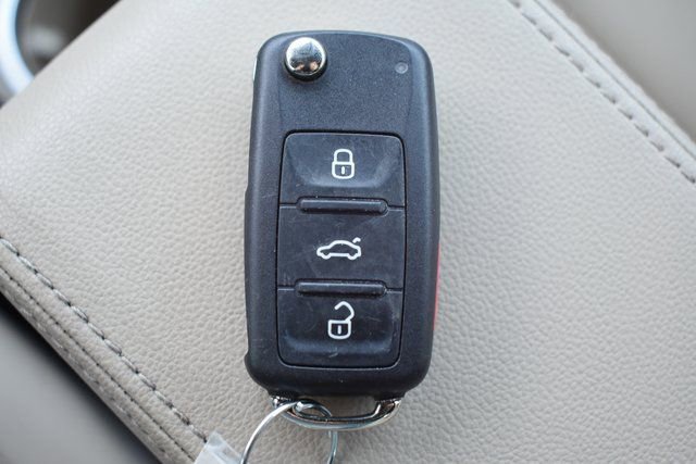 Used 2018 Volkswagen Beetle 2.0T Coast image 28