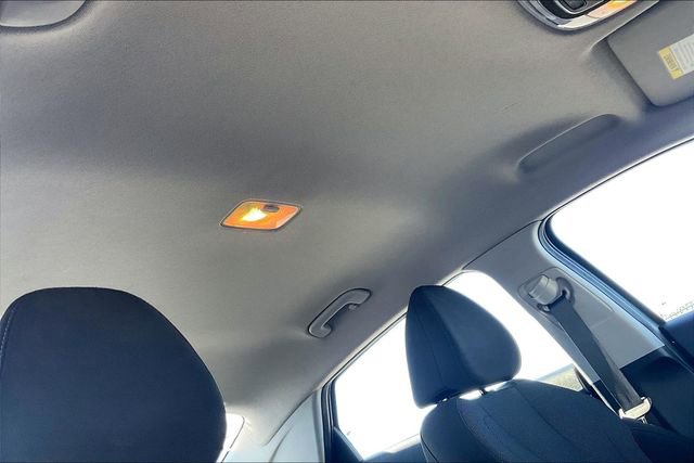 Used 2024 Hyundai Elantra SE image 17