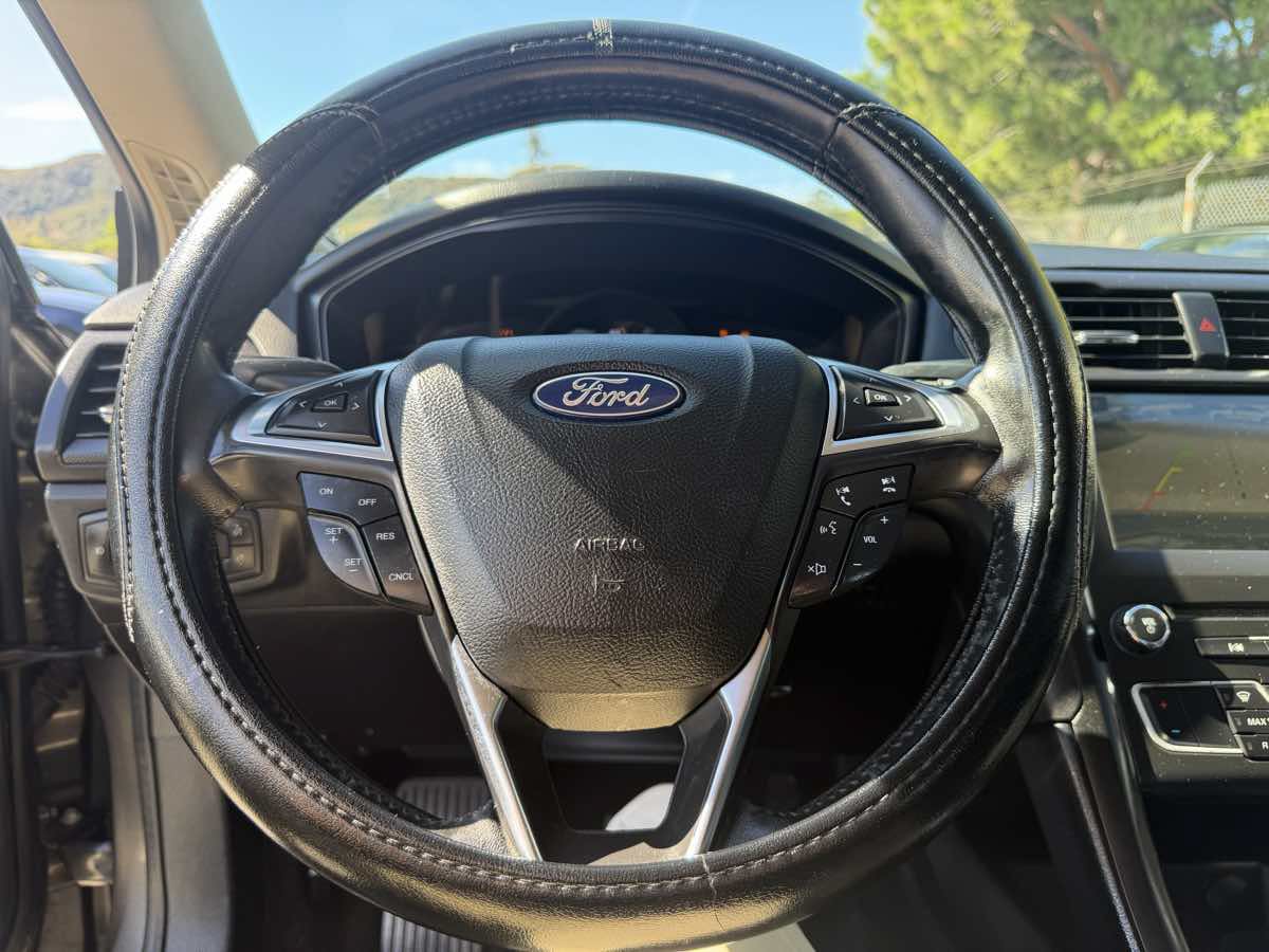 Used 2018 Ford Fusion SE w/ Equipment Group 601A FWD image 11