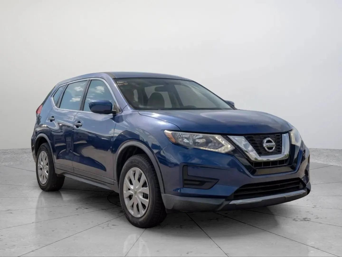 Used 2017 Nissan Rogue S image 3