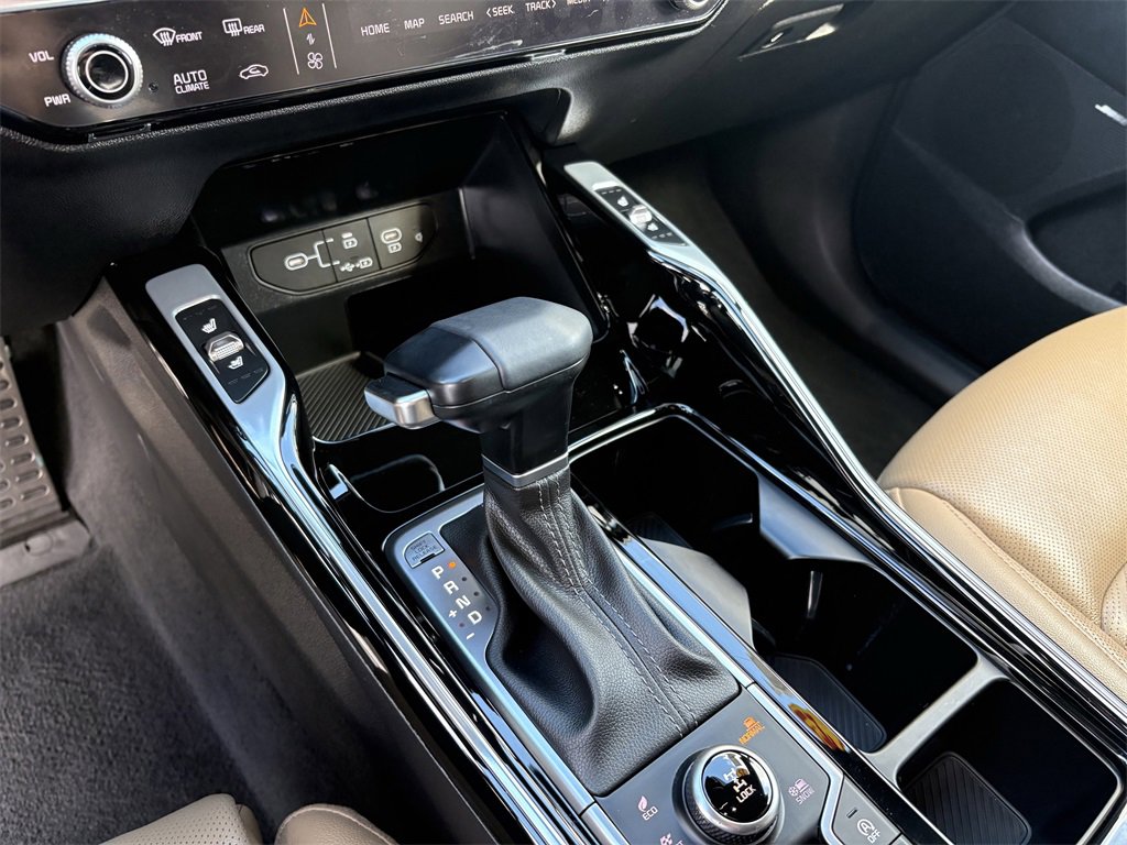 Certified 2025 Kia Sorento SX Prestige w/ Olive Brown Leather Package image 30