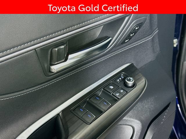 Certified 2021 Toyota Venza XLE w/ Softex Package AWD/4WD image 18
