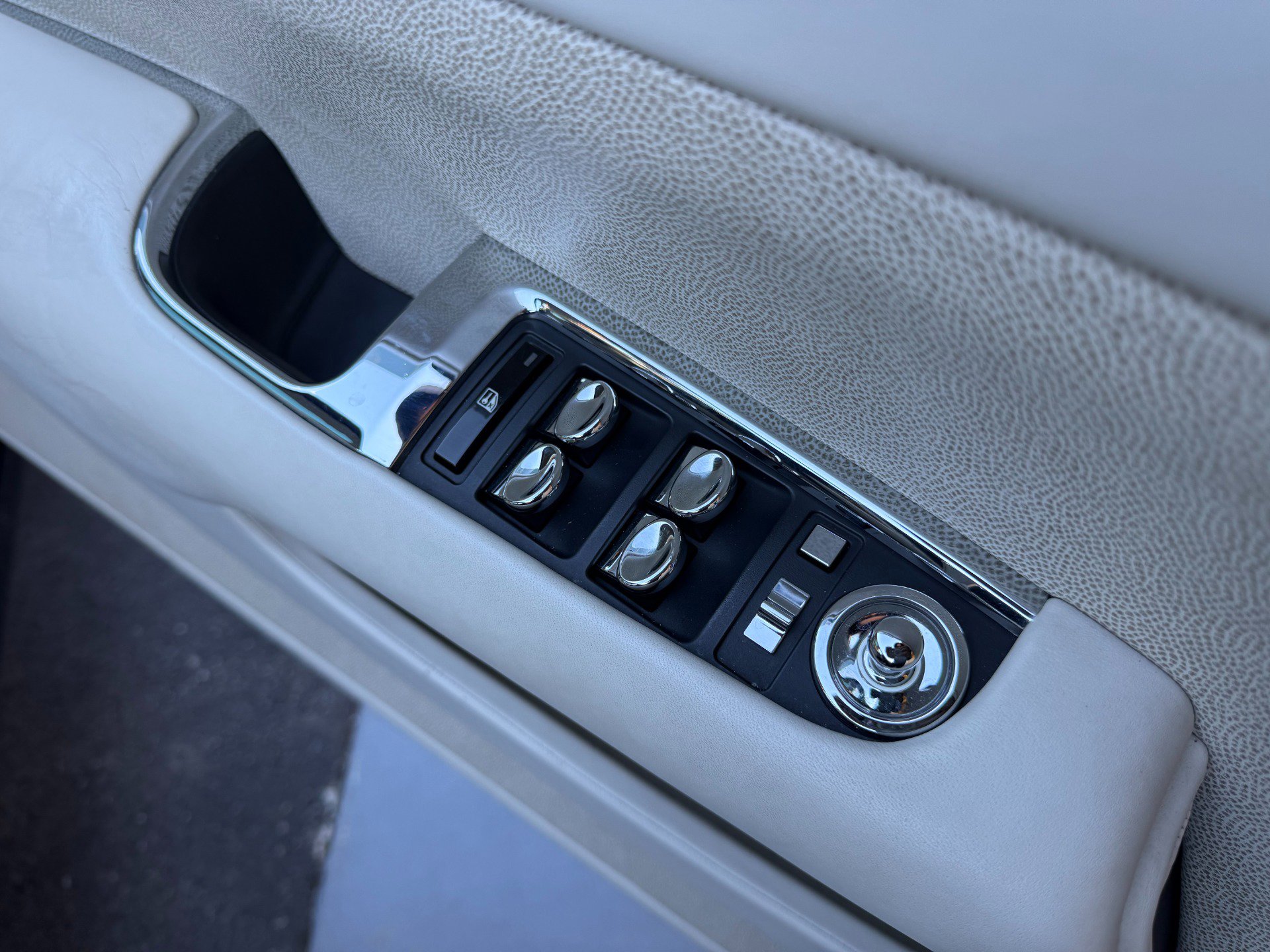 Used 2014 Rolls-Royce Wraith image 52