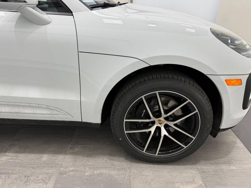 Used 2026 Porsche Macan AWD/4WD image 9