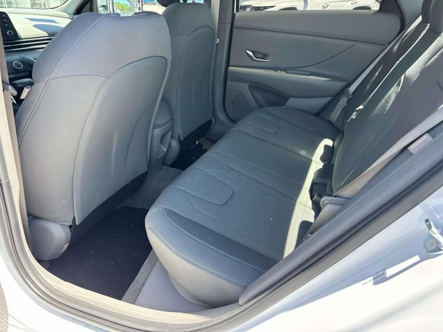 Certified 2025 Hyundai Elantra SE FWD image 10