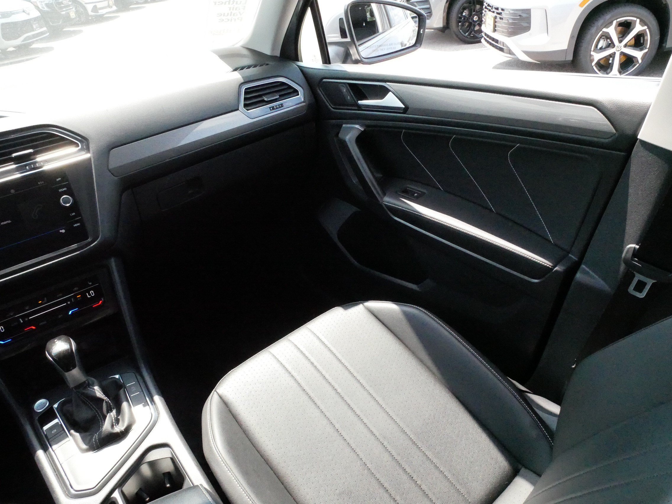 Certified 2023 Volkswagen Tiguan SE FWD image 11