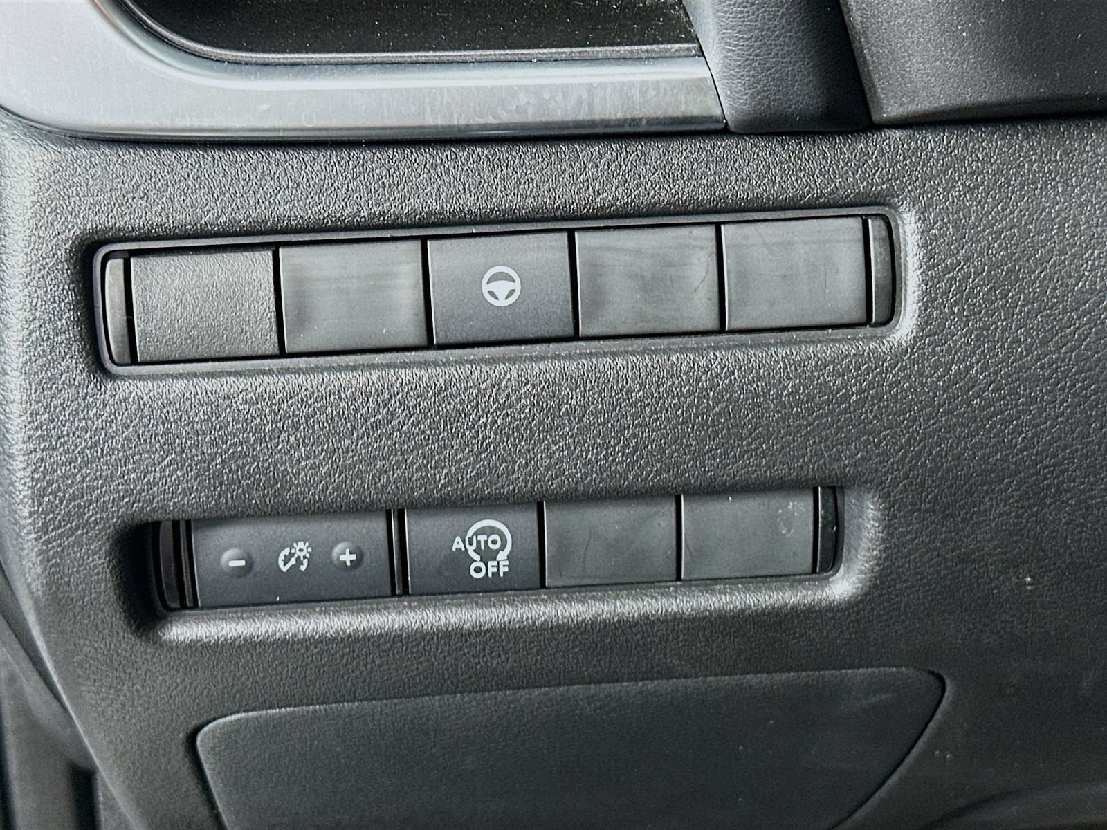 Used 2023 Nissan Rogue SV FWD image 10