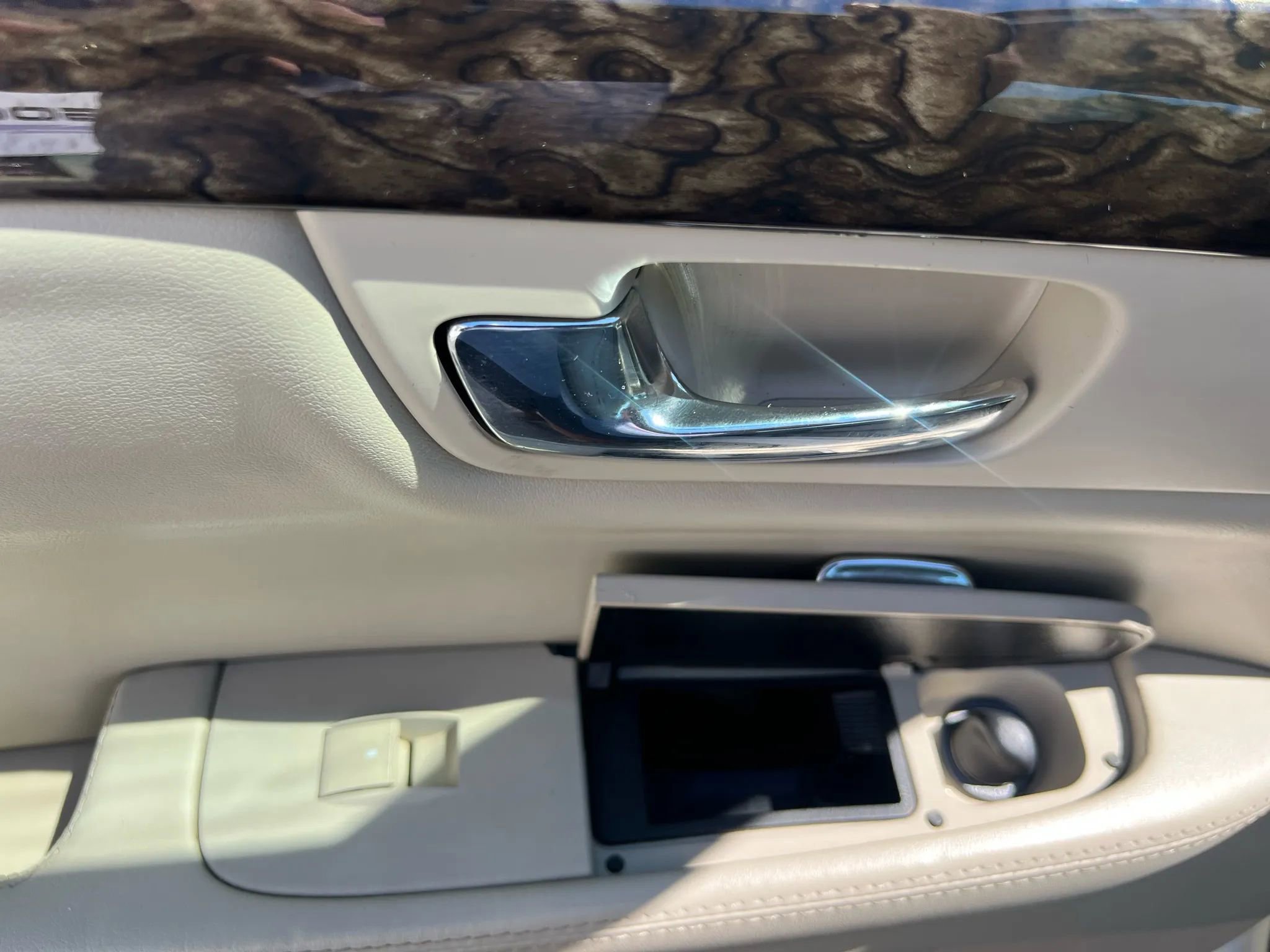 Used 2009 Cadillac DTS w/ Trunk Convenience Package FWD image 24
