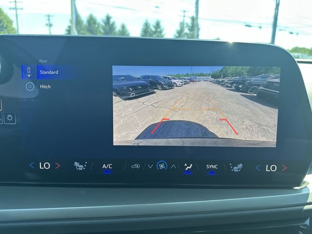 Used 2025 Chevrolet Traverse LT FWD image 18