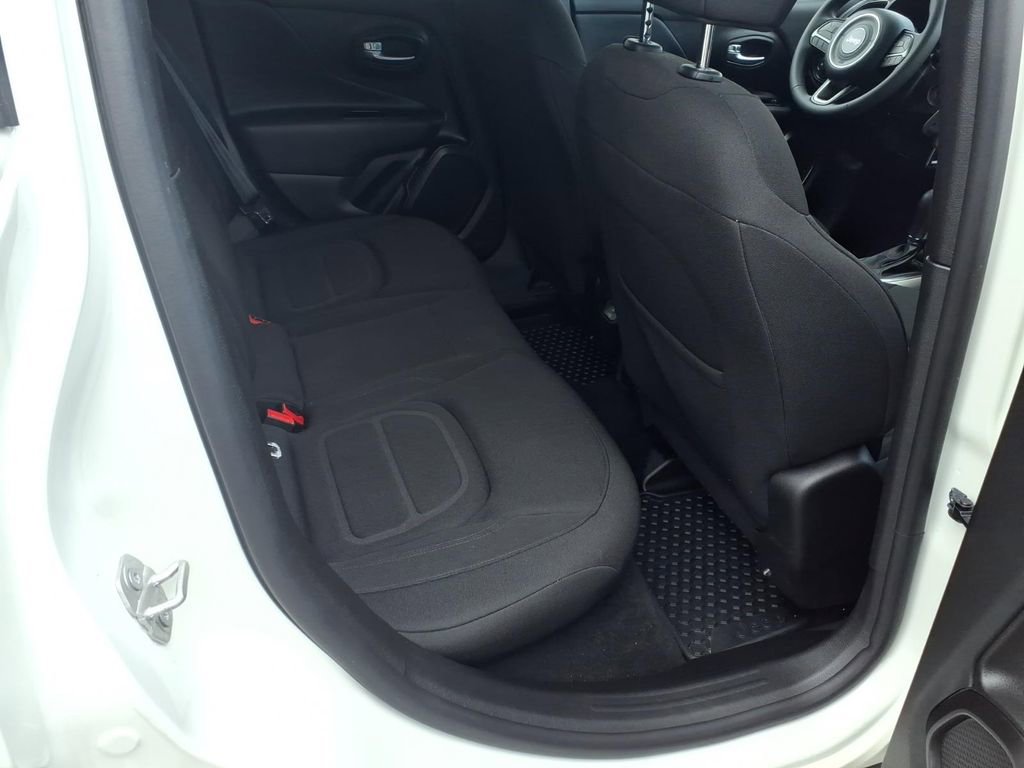 Used 2022 Jeep Renegade Latitude AWD/4WD image 18