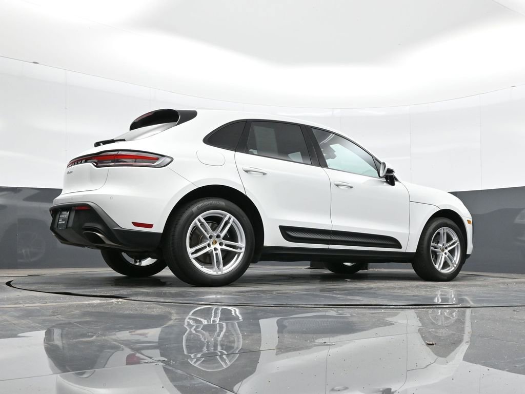 Certified 2025 Porsche Macan AWD/4WD image 38
