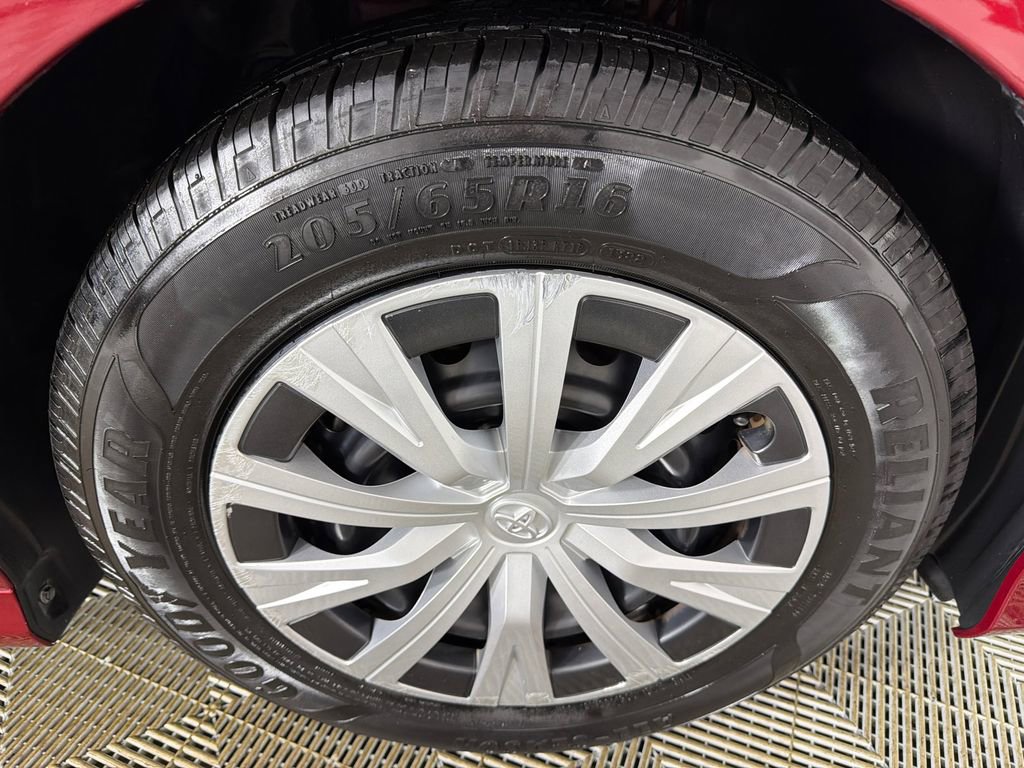 Used 2019 Toyota Camry LE w/ Sunroof Package image 13