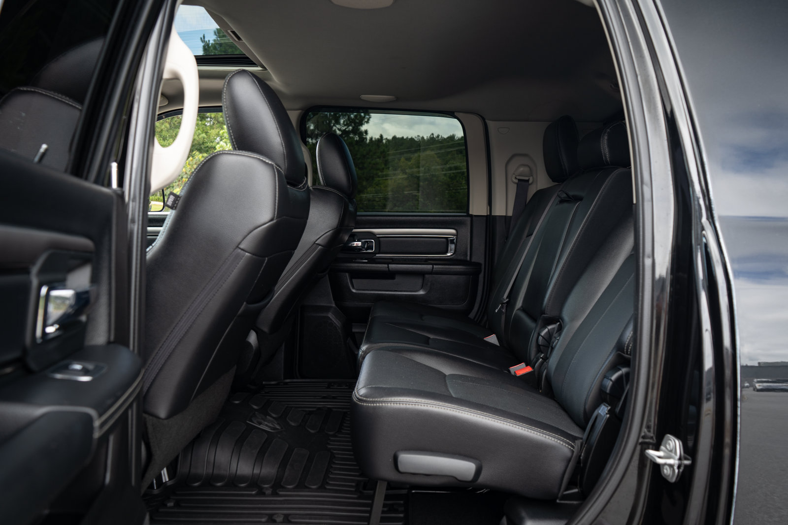 Used 2018 RAM 2500 Laramie w/ Sport Appearance Group AWD/4WD image 19