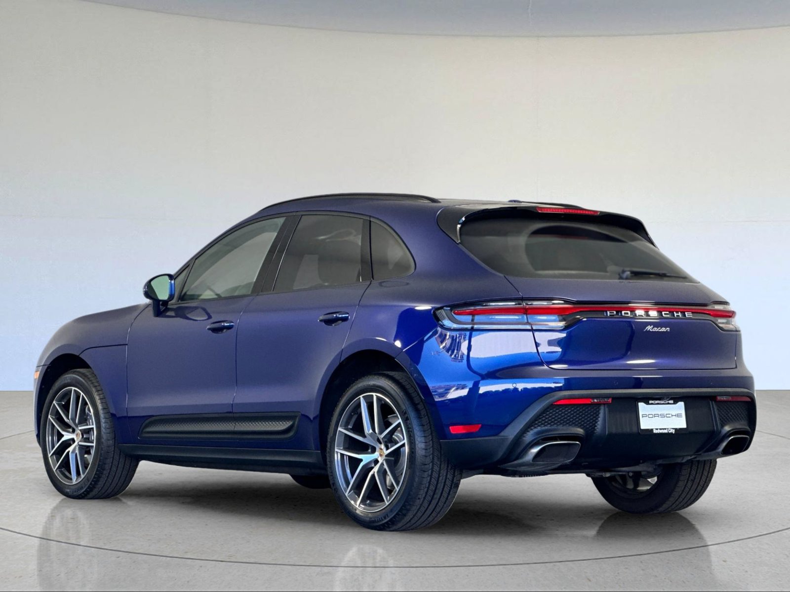 Certified 2026 Porsche Macan AWD/4WD image 3