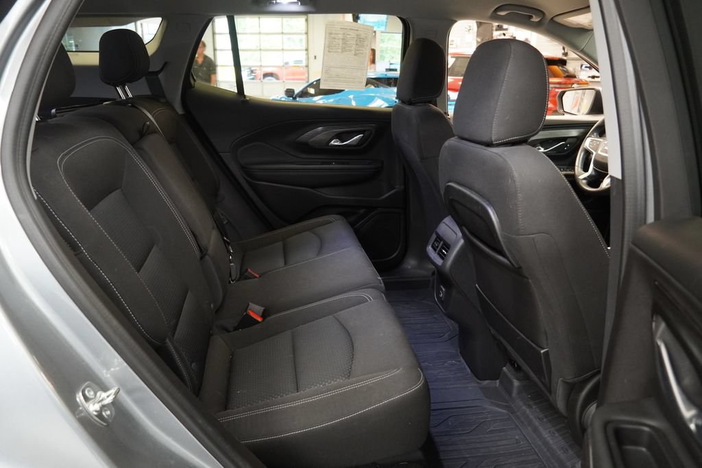 Used 2024 GMC Terrain SLE w/ Driver Convenience Package FWD image 32