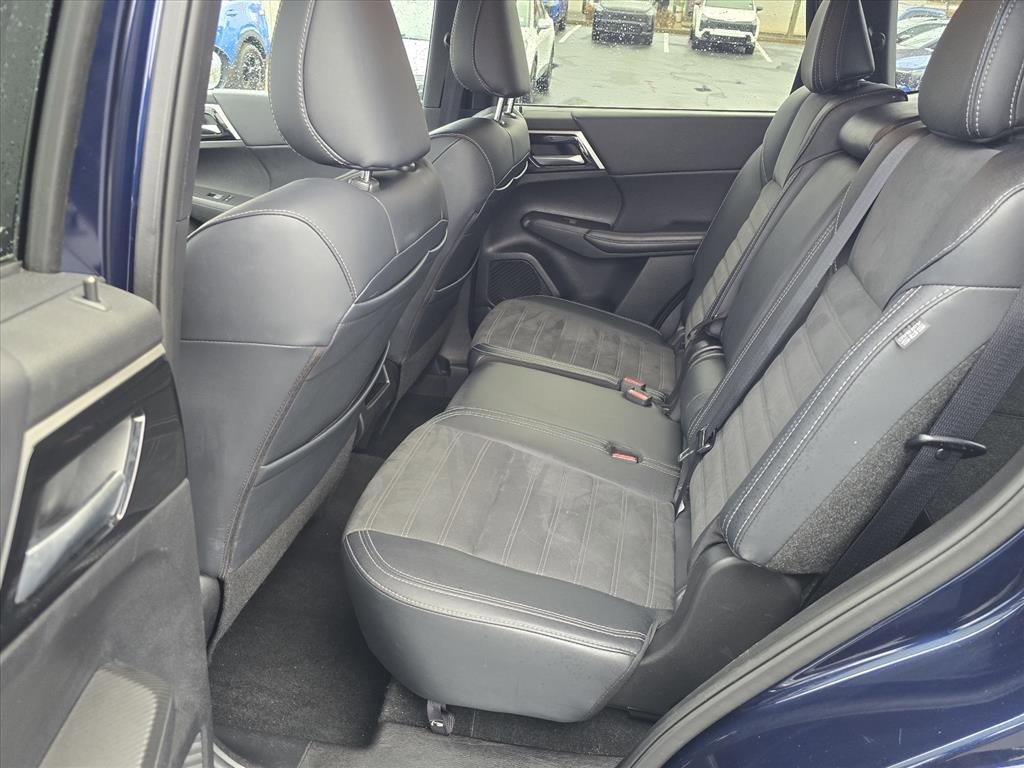 Used 2024 Mitsubishi Outlander SE image 10
