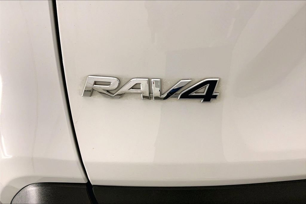 Used 2020 Toyota RAV4 XLE w/ Convenience Package image 30