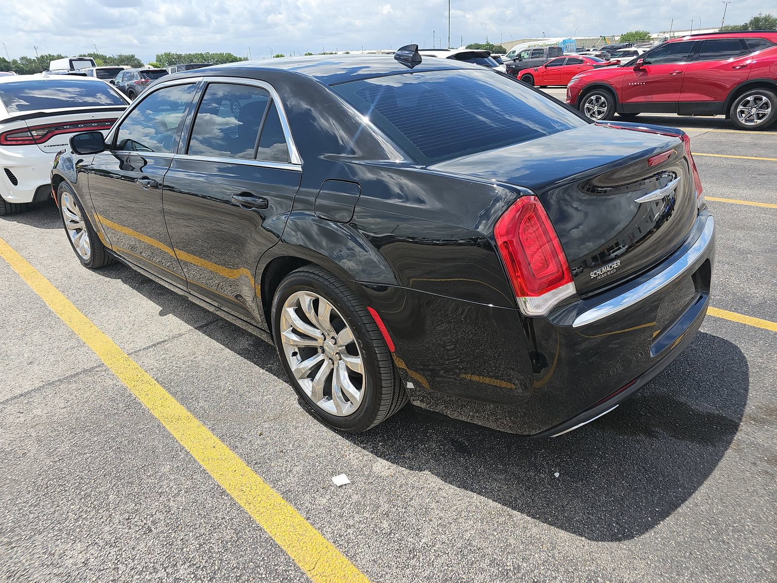 Used 2018 Chrysler 300 Touring L RWD image 10