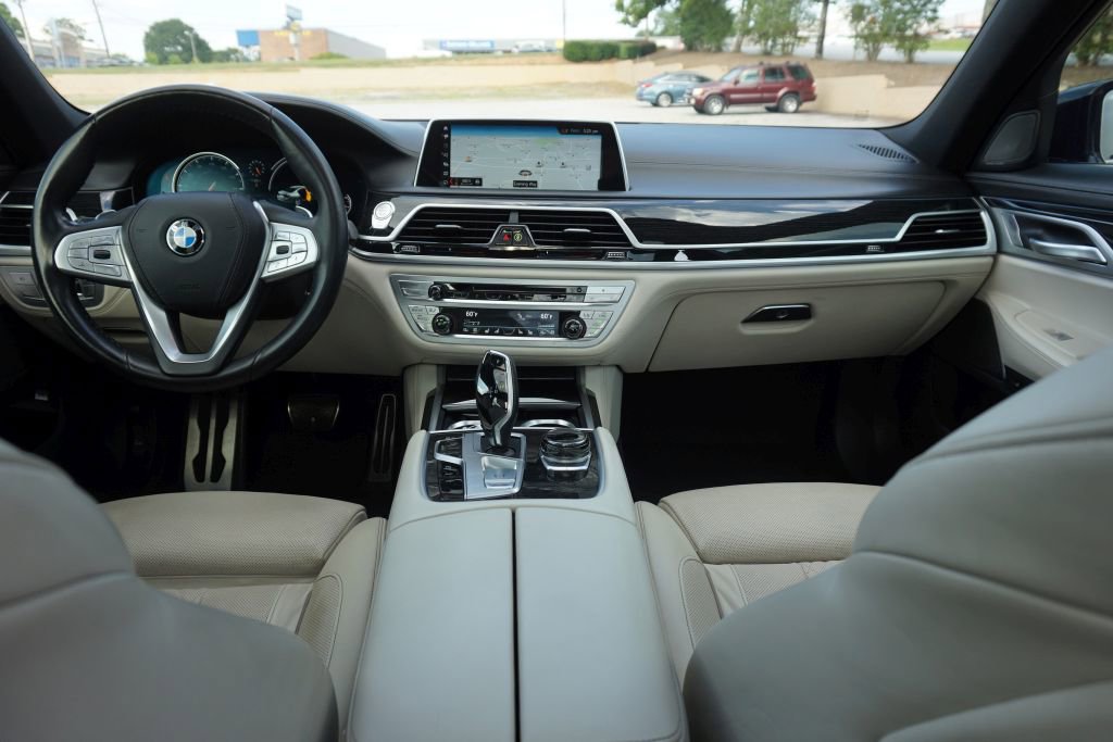 Used 2019 BMW 750i w/ Executive Package image 35