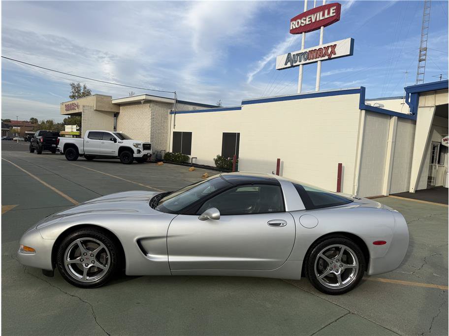 Used 2002 Chevrolet Corvette Coupe RWD image 10